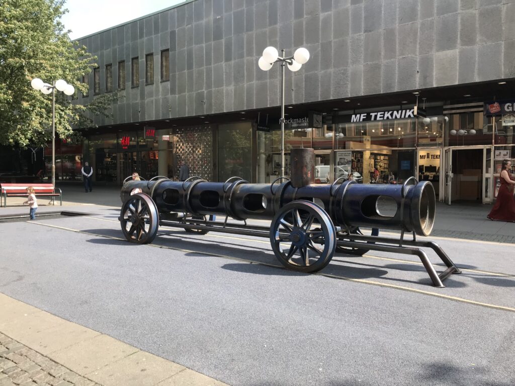 Blå Tåg, Skulptur